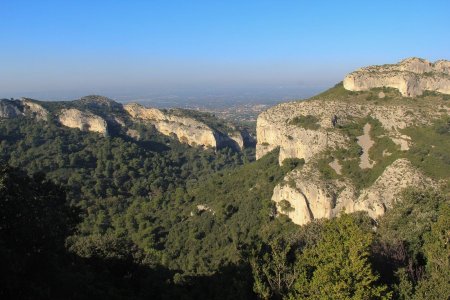 Vue vers Saint-Rémy-de-Provence.