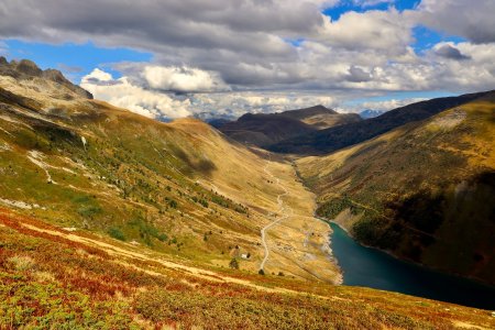 Montée au-dessus du Lac de Grand-Maison