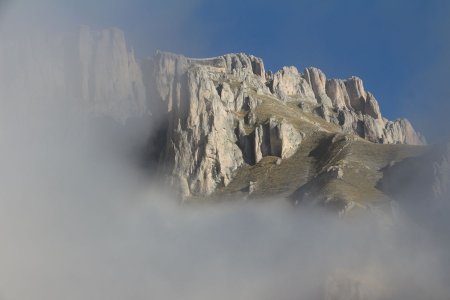 Courte apparition des orgues du Petit Obiou.