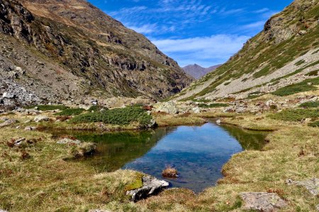 Lac au dessus du refuge de la Lavey