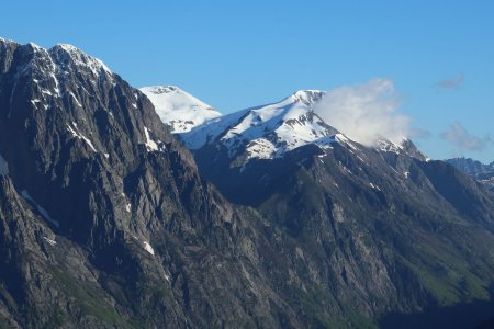 Le Taillefer et quelques fumerolles vers la Pyramide