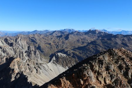 Vers le Mont Blanc au centre de la photo.