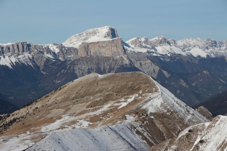 Mont Barral, Mont Aiguille et Grand Veymont en enfilade.