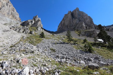 Montée au col des Aiguilles.