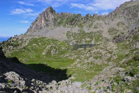 En s’éloignant du Lac Merlat