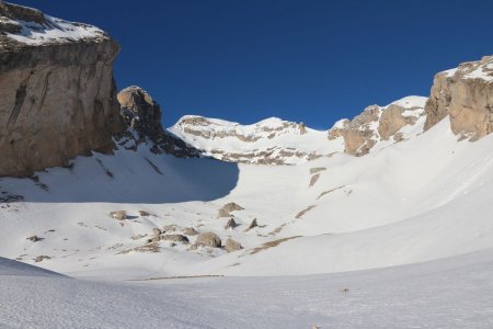 Magnifique vallon au pied des Ferrands.