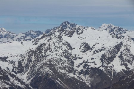 Le secteur des lacs de Crupillouse devant l’Olan et la Cime du Vallon.