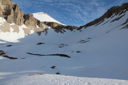 La Tête de Vallon Pierra et le col de Charnier.