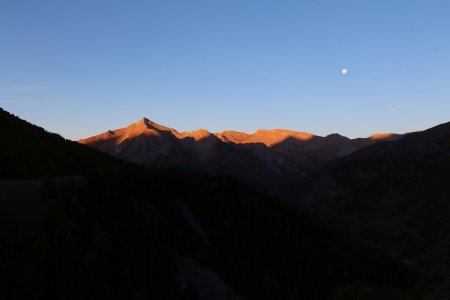 Lever de soleil sur la Tête de Vallon Claous.