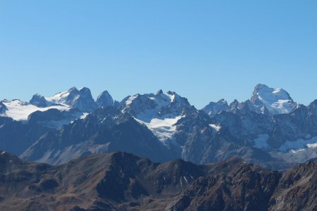 Pelvoux, Pic Sans Nom, les Agneaux dépassés par l’Ailefroide, la Barre.