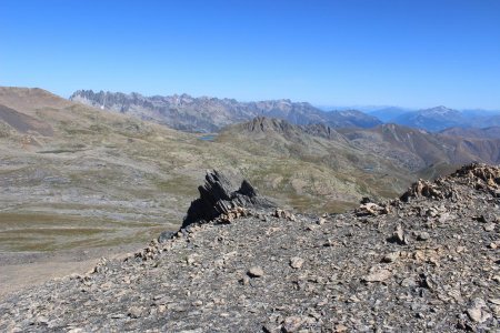 Du sommet, Belledonne et le secteur du Col de la Croix de Fer
