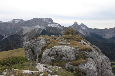 Sommet de la Roche avec la Rama, la Tête de Vachères et les Garnesiers.