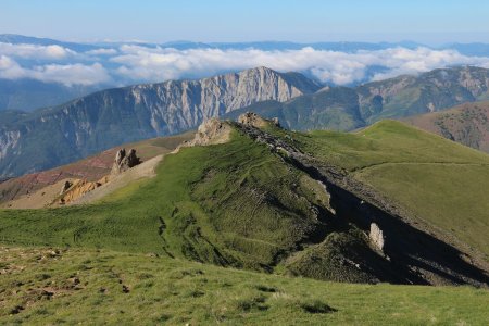 Descente directement par la crête sud.