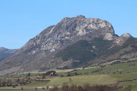 Elle a de la gueule cette montagne ! (Vue du village de l’Épine)