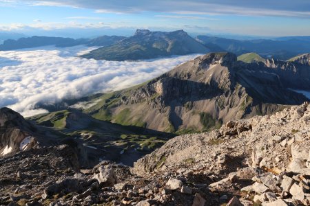 Entame de la descente sous le sommet.