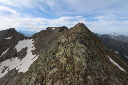 Sur l’arête.