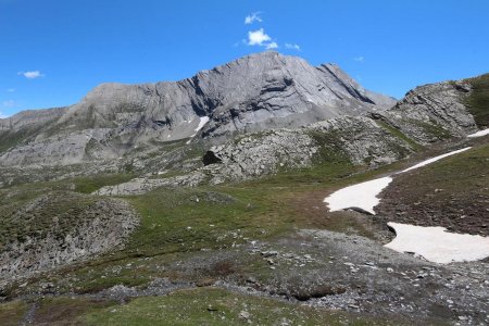 La Taillante dans le rétro, en s’élevant dans les pentes.