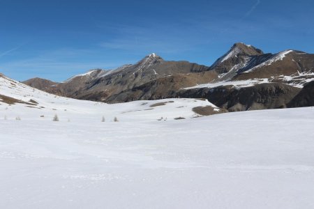 La steppe de Lignin avec la Fréma et le Cairas.