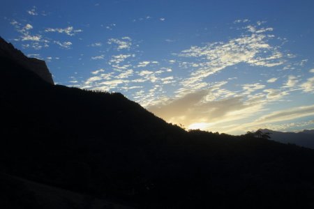 Sur la route. Ciel sur les Bauges.