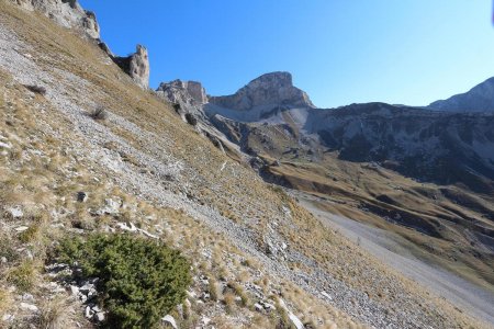 Le Rocher Rond à la descente sur la cabane du Fleyrard.