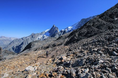 Montée dans la caillasse