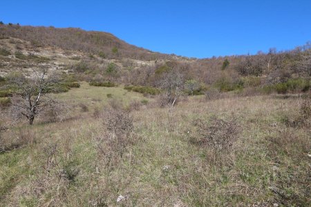 Montée hors sentier au lieu-dit Le Défens.