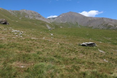 Descente dans le vallon sous le col de Terre Noire, dans le rétro.