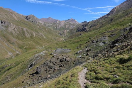 Le fond de vallée vers le col de Longet.