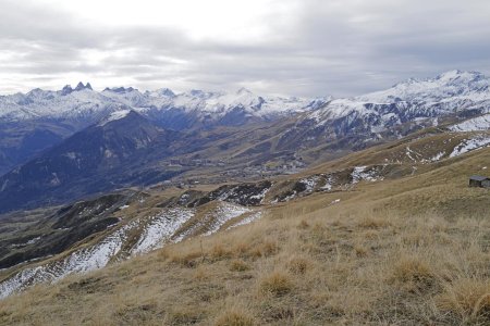 Du sommet vers les Aiguilles d’Arves