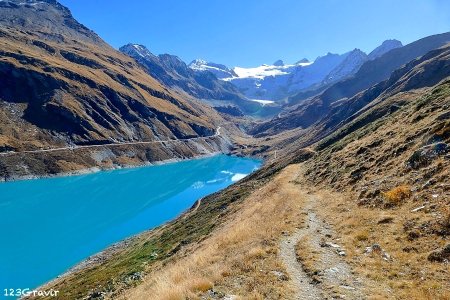 Descente vers le Lac de Moiry