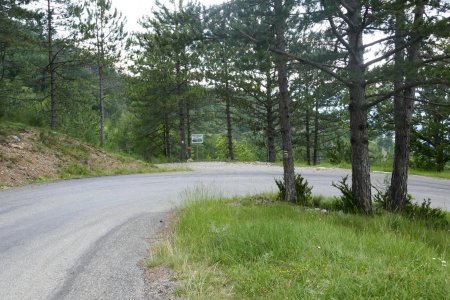 2ème épingle, à gauche sur la  piste ...