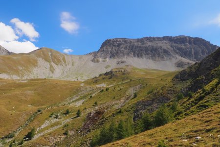 Vue sur la barre rocheuse de Roche Close