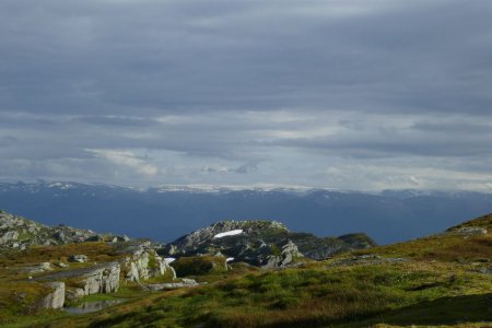 Au sud vue sur la calotte glacière de Folgefonna.