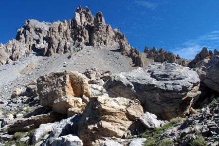 Austère et à la fois suberbe versant sud de Moïse 