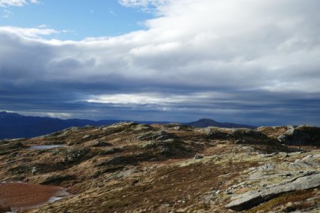 La suite du plateau sommital de Grånipa.