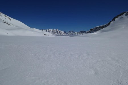 Au fond, la Montagne de Faraut !