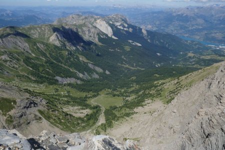 Panorama grandiose depuis le sommet, le Pic de Morgon au centre de la photo.