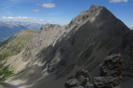 Aperçut sur l’itinéraire de l’arête nord du Pouzenc, de la Montagne de Siguret jusq’au Pouzenc.