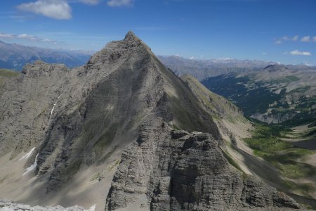 Du sommet, magnifique vue sur le Pouzenc.