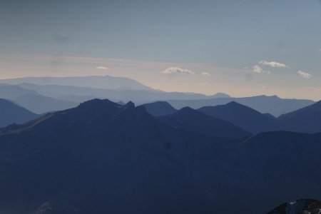 Tout au fond le Mont Ventoux.