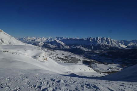 Vue du Col de Darne, le panorama est très étendu.