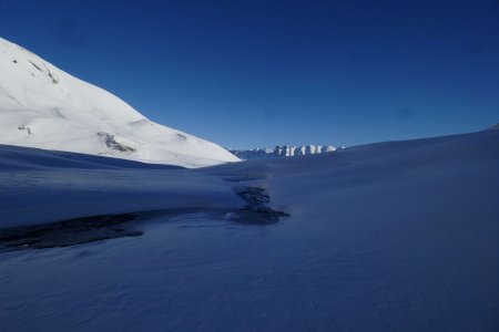 Superbe sinuosité du ruisseau.