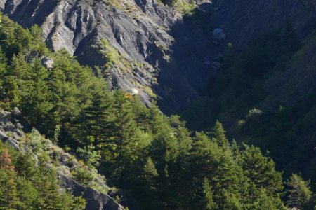 Dans la descente, on peut apercevoir la sphère dorée en mémoire  aux victimes de l’Airbus A320 de la Germanwings.