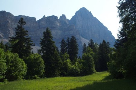 Vue sur Vachères en remontant en direction du col des Aiguilles