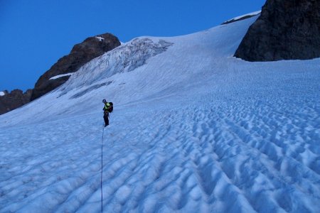 Nous choisissons de grimper au plus court (rive gauche) le glacier final.