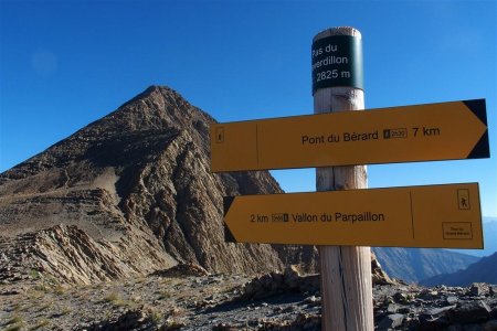 Le début de la sente pour la partie finale est bien visible