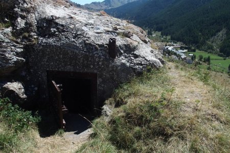 L’un des vestiges des avant-postes au-dessus de Larche