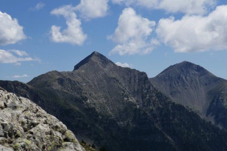 Zoom sur le Mourre Gros et le Caduc à sa droite.