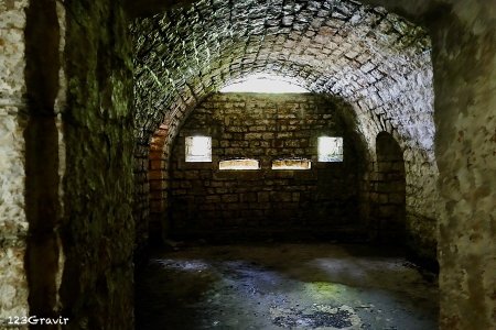 Dans les entrailles du Fort des Roches