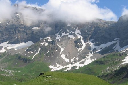 Les nuages envahissent le cirque vers le sud aussi. Ici, c’est Pène Blanque qui est en train de se faire engloutir ...